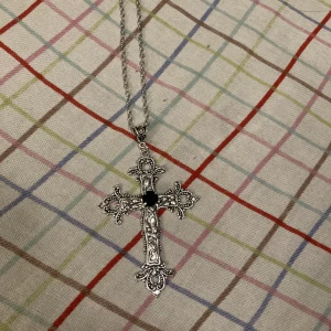 Kors halsband - Kontakta mig gärna innan du köper, skriv om du har några frågor ☺️