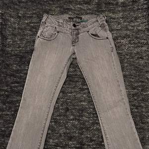 Lågmidjade Jeans från Lee x line, köpta secondhand, köparen står för frakten 