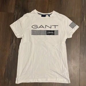 Gant T-shirt  - Helt ny aldrig använd eller tvättad , 10/10