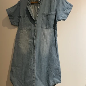 Jeans klänning  - Ny aldrig använd Tunnare, mjukt material  