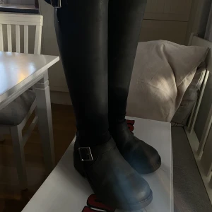 Johnny bulls stövlar - Fina svarta stövlar från Johnny bulls. Använda men i väldigt fint skick. 