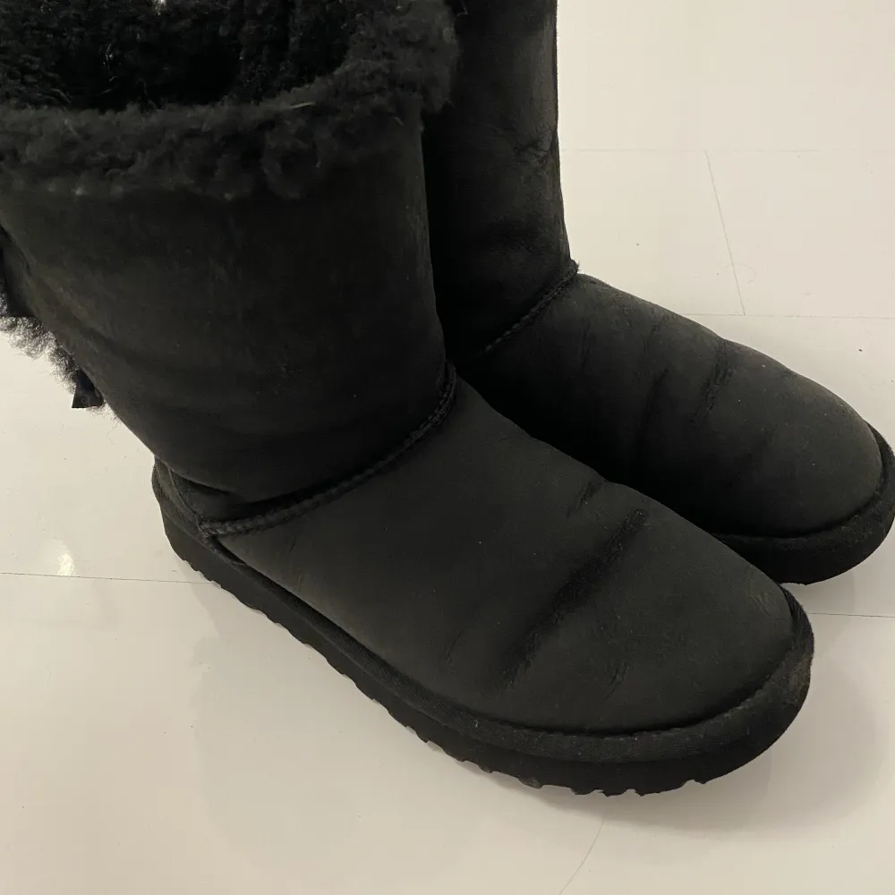 Svarta UGGS i storlek 38. Priset kan diskuteras!. Skor.