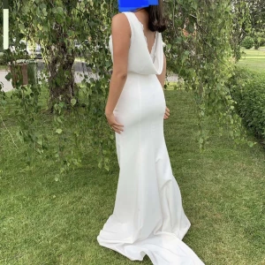 Balklänning från bubbleroom - Balklänning från Bubbleroom Limeted edition. Har normalt storlek 36-38 men 40 i denna pga att den är liten i storleken🩷nyskick. använd för fotografering en gång och kemtvättad en gång!  Kontakta för fler bilder