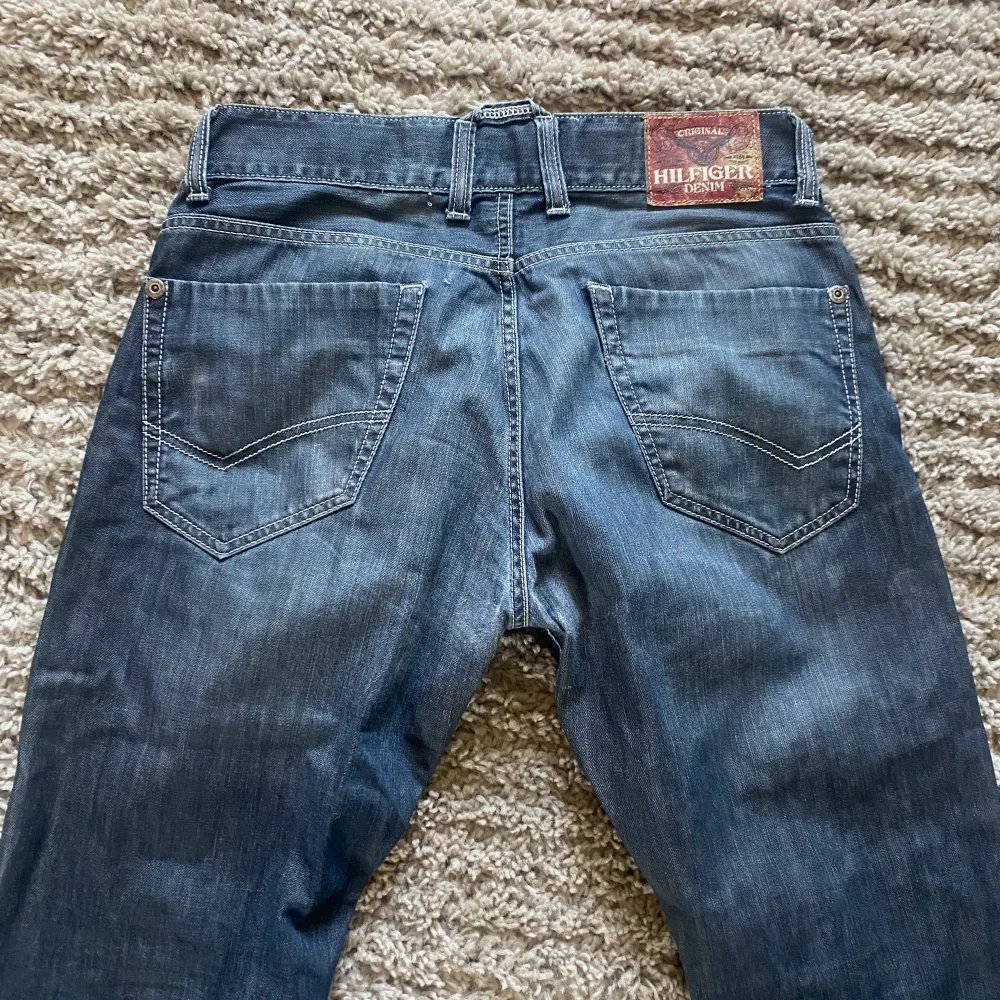 Tommy hilfigher jeans Innerbenslängd: 82 Midjemått rakt över: 40 Passar på killar också!. Jeans & Byxor.