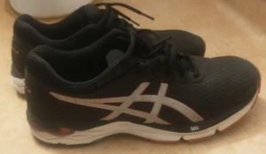 Asics skor  - I gott skick. 
