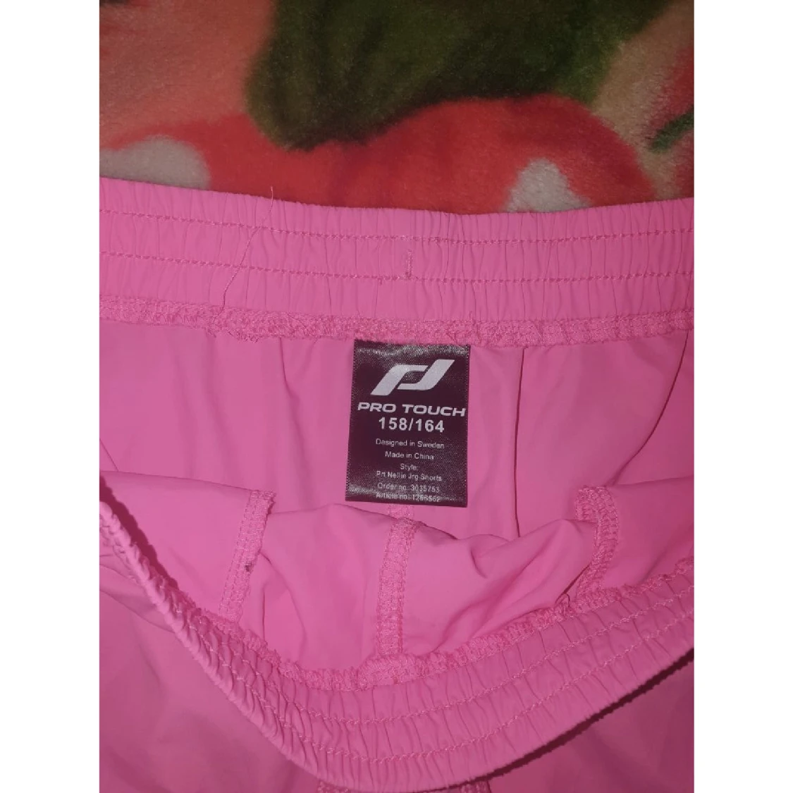 Oanvända träningsshorts  - 91