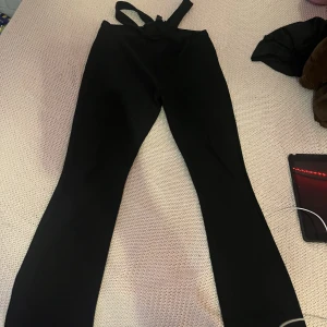 Byxor  - Mina älsklings byxor är inte helt säker att jag ska sälja dom men får se om nån är intresserad riktigt fina är kär i dom och sköna och bekväma 