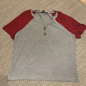Röd grå topp/T-shirt 