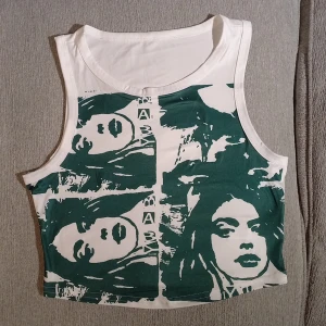 Y2k tröja - Jätta snygg tröja, använt 1 gång. Super bra kvalitet! Priset kan diskuteras ❤️