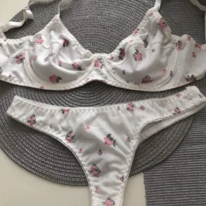 Underkläder - Säljer detta nya underklädes set, ej testat