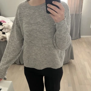 Stickad tröja - Stickad tröja från H&M som är köpt för flera år sedan. 100 plus frakt