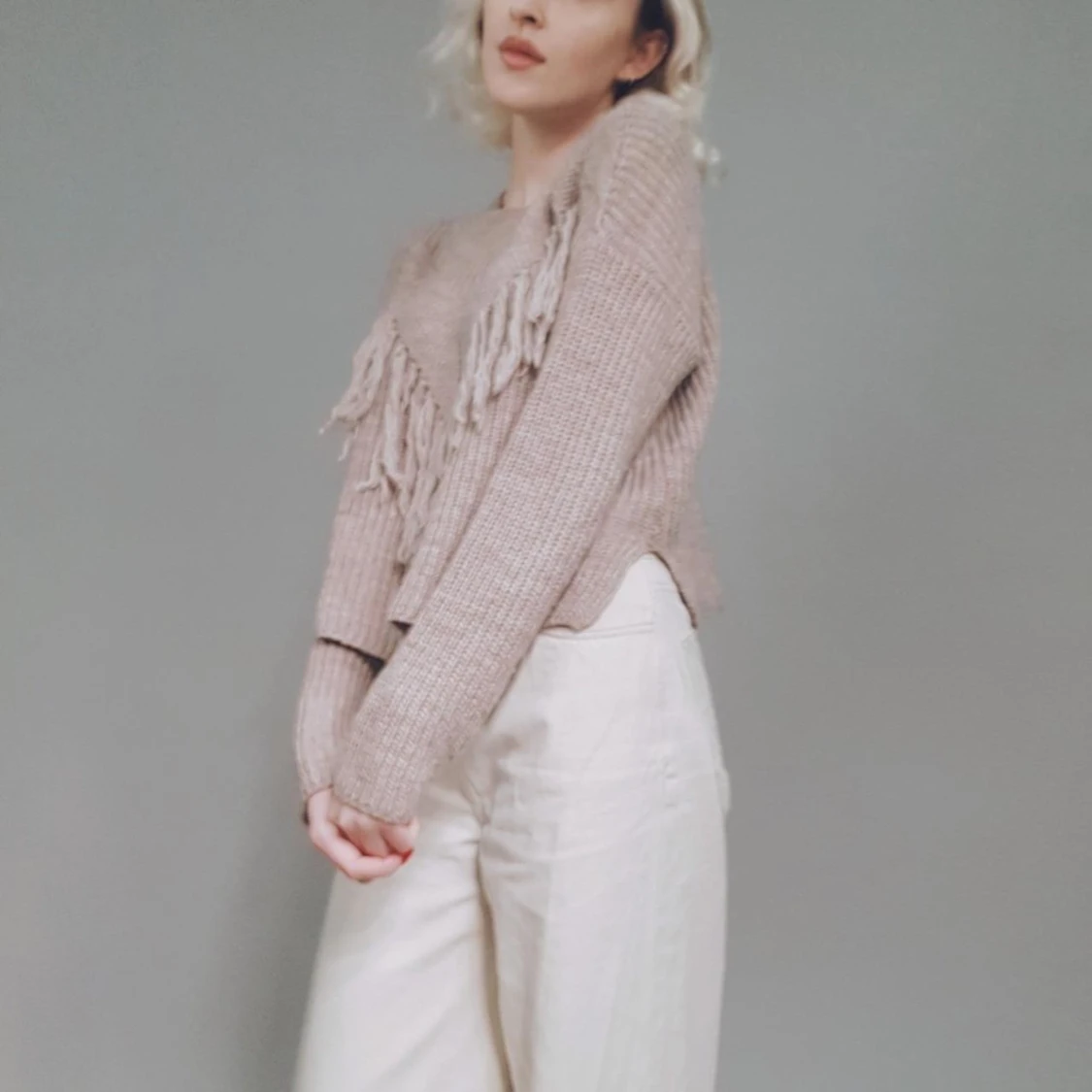 Stickad tröja med fransar - 90