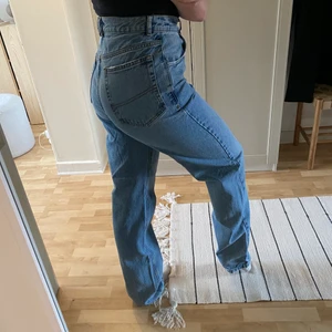 Raka Jeans - Jeans från ASOS, strl. W28 L36. Säljer då de är för stora för mig, fint skick!