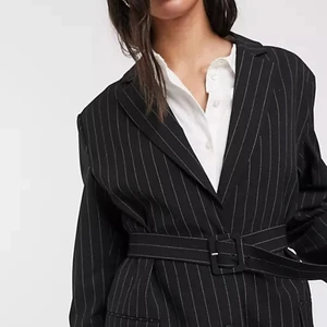 Weekday Jean blazer  - Oversize kavaj Blazer från weekday. Nästan helt ny använd ett fåtal gånger strl 38. 