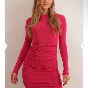 Rosa klänning Chiquelle L  - ”Dinner Or Party Dress, fuchsia, L” Endast använd en gång 😁