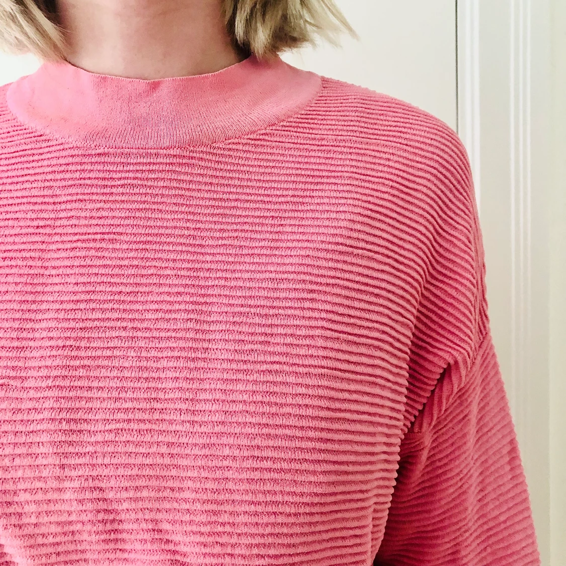 Rosa tröja med textur strl M weekday