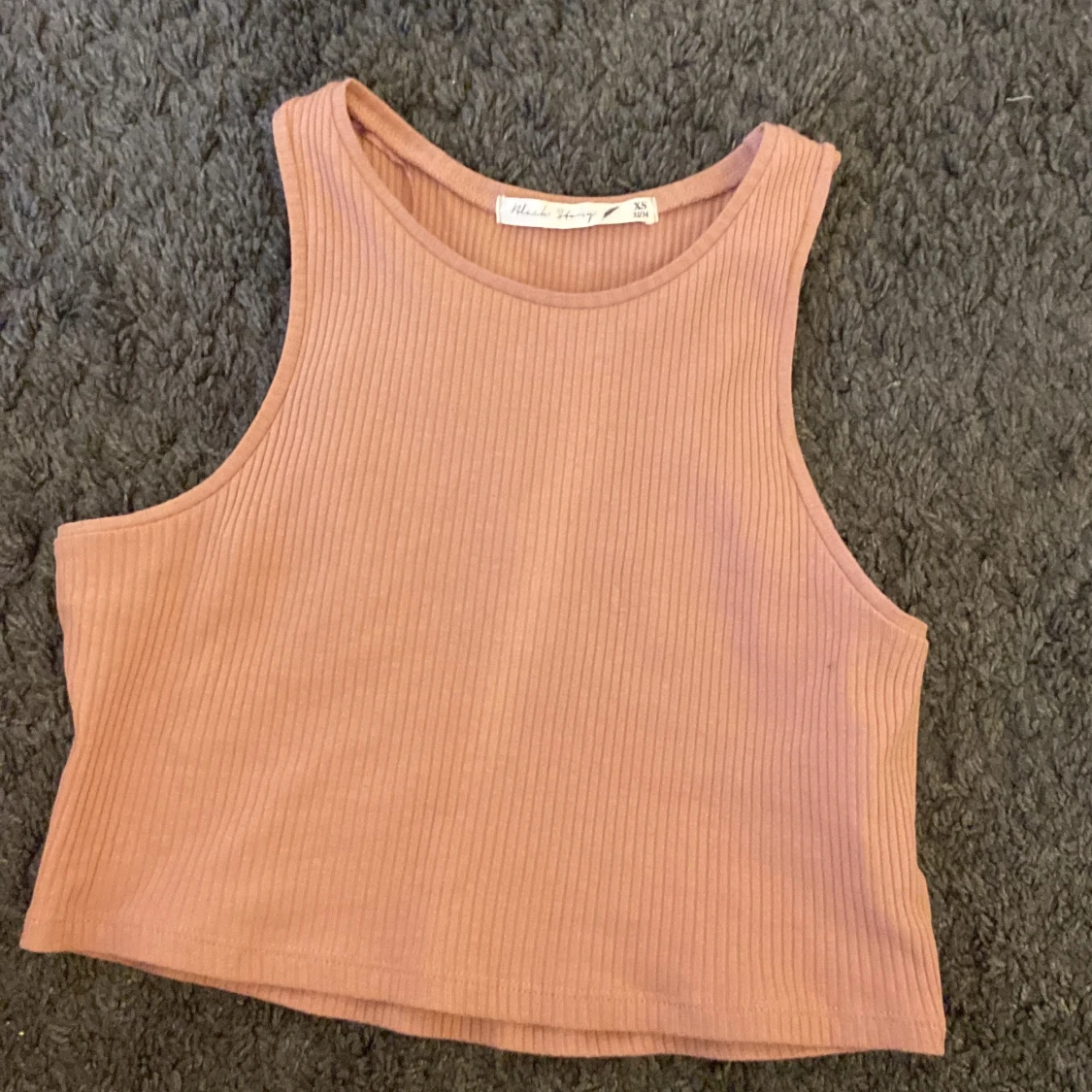 Ett kort, enkelt linne. Ord pris 150kr.  - 90