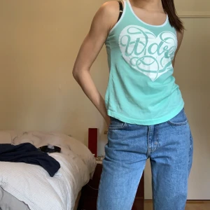 Linne - Superfint linne till sommaren i ljus blått. Köparen står för frakten men går även att mötas upp. Hör av er om ni har frågor eller vill ha fler bilder💕