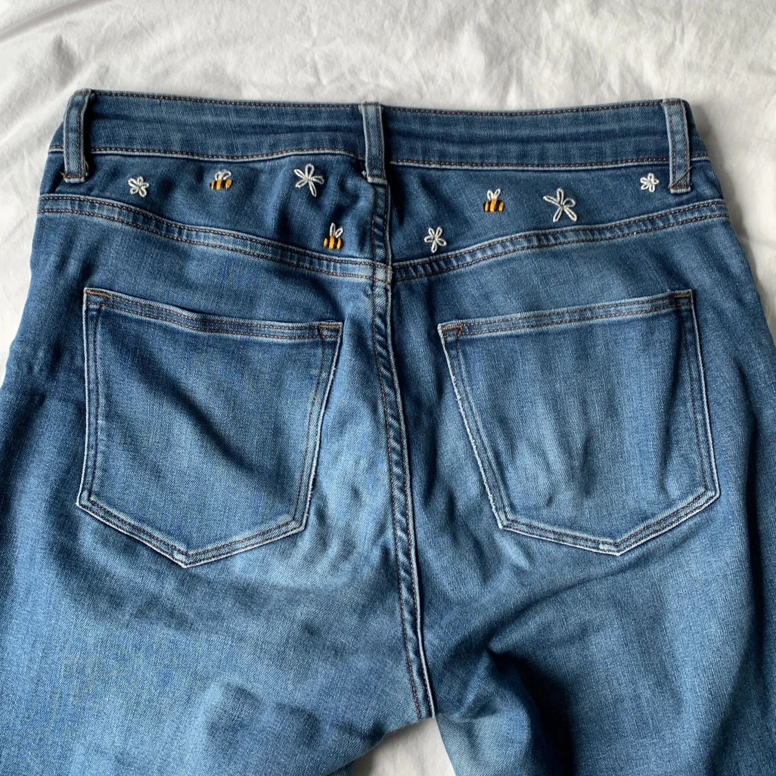 Broderade jeans