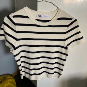 Zara topp - Den är i strl L men passar S/XS❤️ Helt oanvänd bara testad💖
