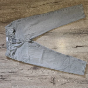 Jeans - Knapot använda , storlek w 32, L 32,  81 cm