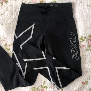 2XU dam tights - Köpte dem för flera år sedan men har inte kommit till användning alls. Storlek XS men passar S