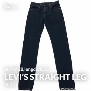 Säljer dessa snygga straight leg jeansen från Levis’s då dom har blivit før små😔 storlek - 28 som motsvarar small💞