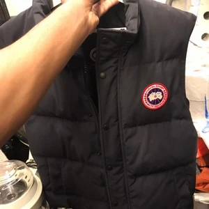 Canada goose väst - Ganska ny 8-10