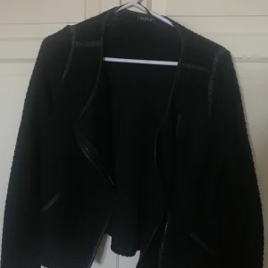 Kofta/jacka från lindex🖤⚡️🖤 - Superfin men för använder inte💛😭💕⚡️