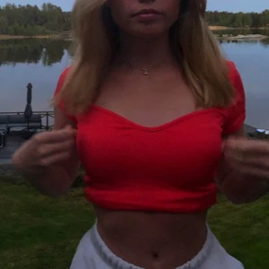Röd topp❣️ - Super fin röd topp, perfekt till sommaren