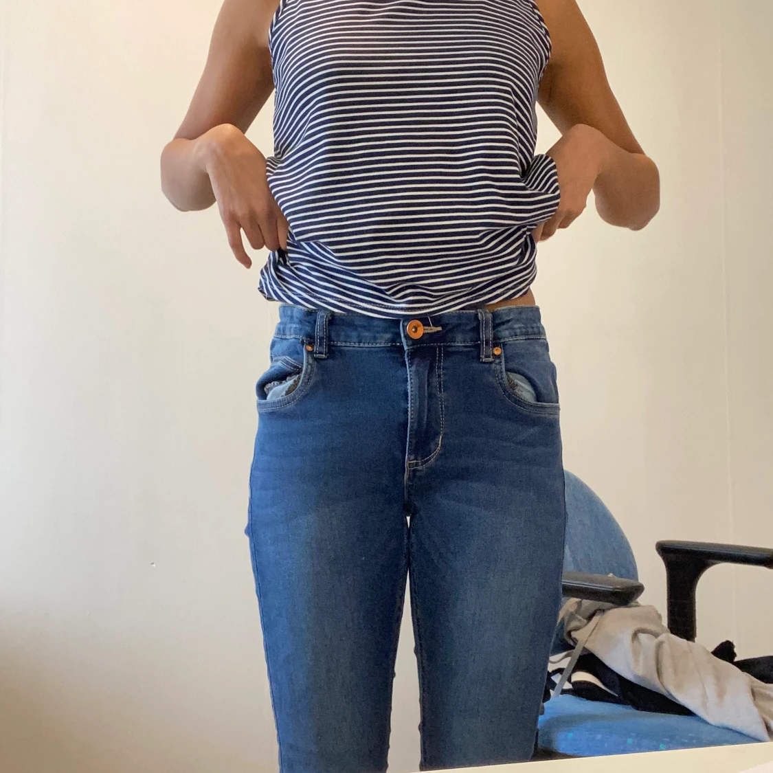 Snygga mörkblåa jeans