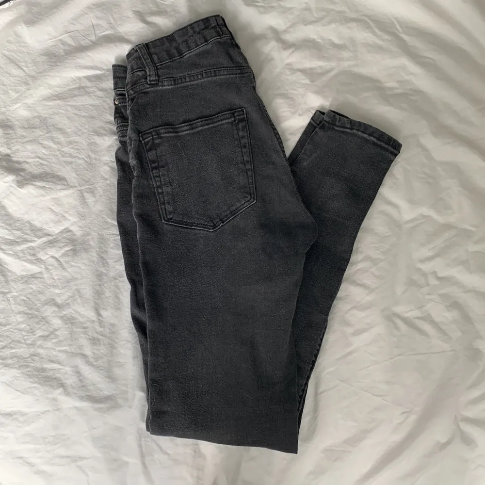 Underbara svarta skinny jeans! Bästa modellen jag haft som tyvärr inte används längre. Jeans & Byxor.