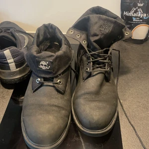 Sällsynta Timberlands i Size 46 - Köpta i USA 2017 hade behövt en uppfräschning för att få tillbaka ”ny känslan” men det behövs bara en läderborste och lite medel så är dem som nya 