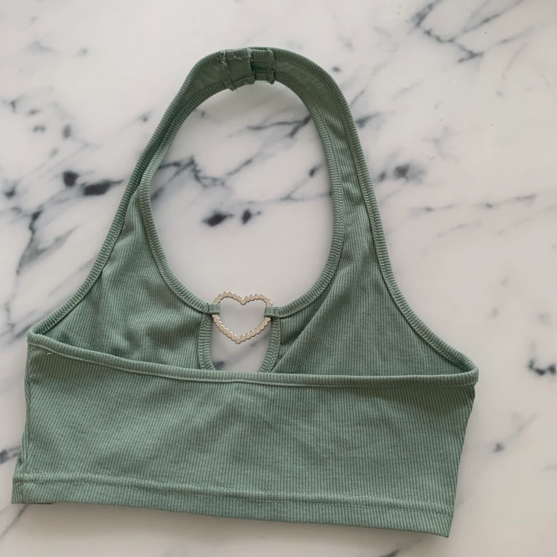 Halter topp med hjärt-detalj strl XS/34 - 91