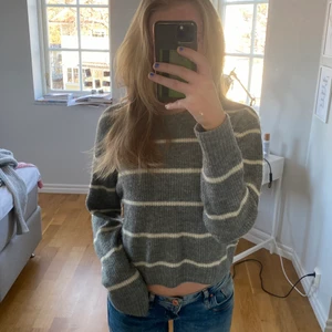 Stickad tröja - Säljer denna jättefina stackade tröjan från HM i storlek S