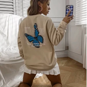 Tröja - En långärmad tröja från shein, skulle returnera då färgen inte passa min hudton men var för långsam med det! Oanvänd snygg tröja! Stl L men passar bra för M (S också) 