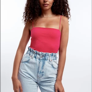 Hot pink linne💓 - Hot pink linne från GINA TRICOT💞 Nästan oanvänd!