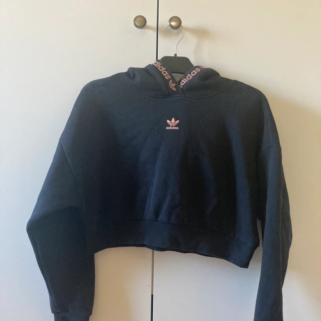 Två fina adidas tröjor💗