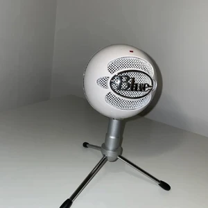 MIKROFON SNOWBALL - Helt oanvänd och funkar bra för att komunicera via spel, skype osv.