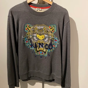 Kenzo Tröja - Köpt från kenzos hemsida för 2700kr, kvitto och påse finns. Storlek M, 8/10.