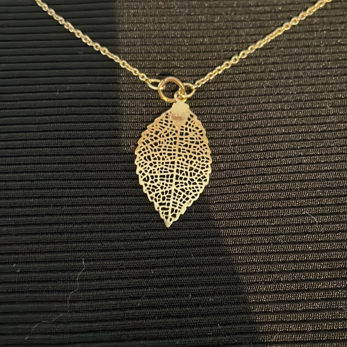 Halsband med löv - 91