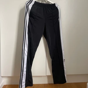 Adidas byxor strl M - Adidasbyxor byxor strl M
