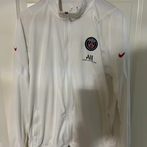 Paris saint german dri fit - Dri fit tröja som passar till allt! Skön med bra passform