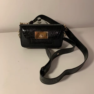 IDEA OF SWEDEN - IDEA OF SWEDEN väska. Trendig och  passar till alla. Är som ny, har användas den nån gång ibland bara. 