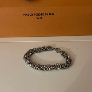 Kejsarlänk silver - Kejsarlänk i äkta silver. säljer på grund av att jag tycker om guld mer än silver. Använt ca 2 gånger. 