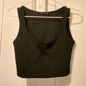 Festtopp - Linne från Nelly! Köparen står för frakt 