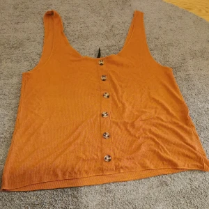 Only S  - Ett super läckert linne rostbrun färg stl S från Only 