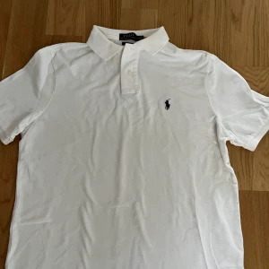 Ralph lauren Piké - Sparsamt använd Ralph lauren piké i bra skick