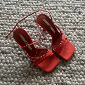 Zara klackar  - Strl 37 nästan helt oanvända 