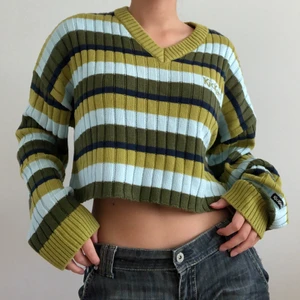 Grön Kickers Tröja - Virkad tröja i olika färger från Kickers. Köpte den på Urban Outfitters i Bryssel för 500kr, men har aldrig blivit använd så säljer den. Jag är vanligtvis storlek XS. Om du har några frågor eller vill pruta är det bara att kontakta mig :D